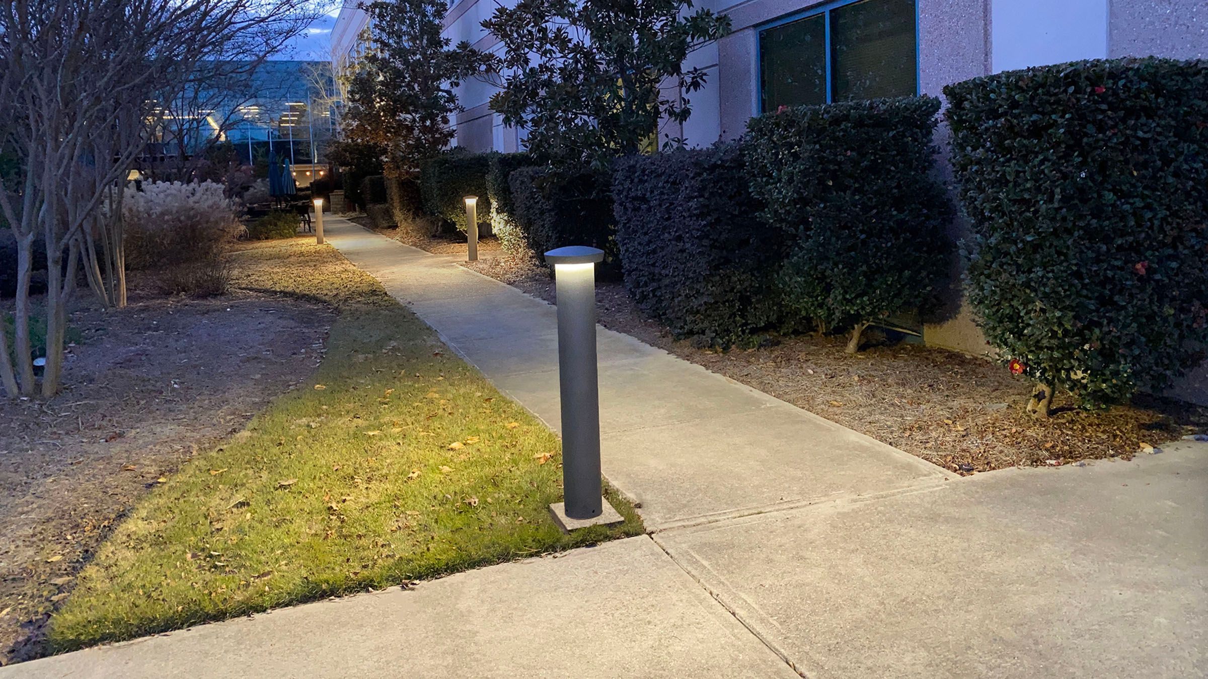 BRT6 Bollard | Cooper Lighting Solutions, image size:2400x1350